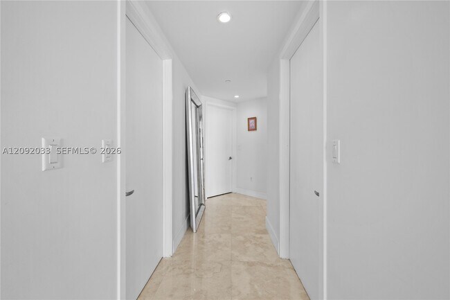 Building Photo - 1331 Brickell Bay Dr