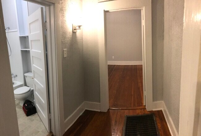 Building Photo - 909 N Congress St