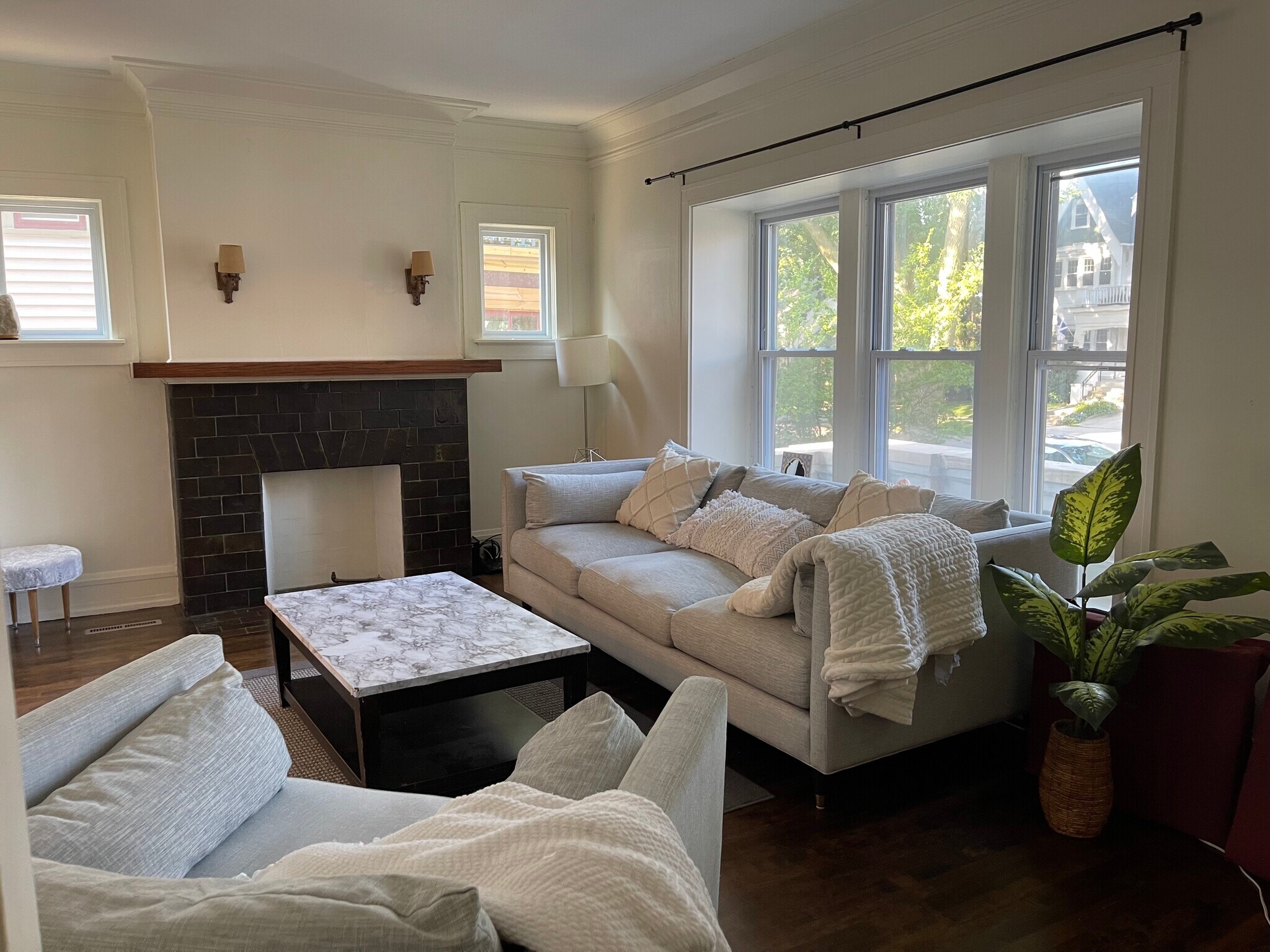 Building Photo - 2830 N Frederick Ave