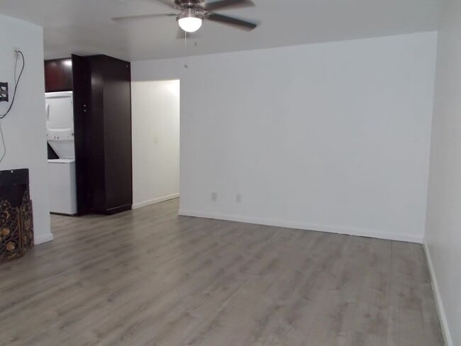 Building Photo - 6208 Ilanos Ln