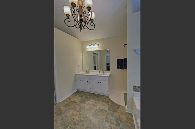 Building Photo - 1210 Rocky Rd