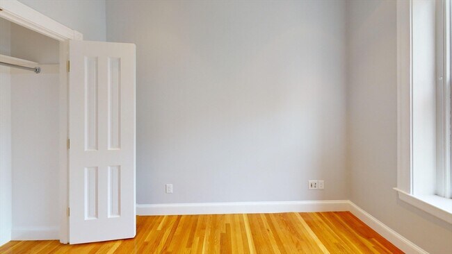 Building Photo - 22 Beacon St