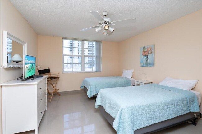 Building Photo - 2 bedroom in Aventura FL 33180