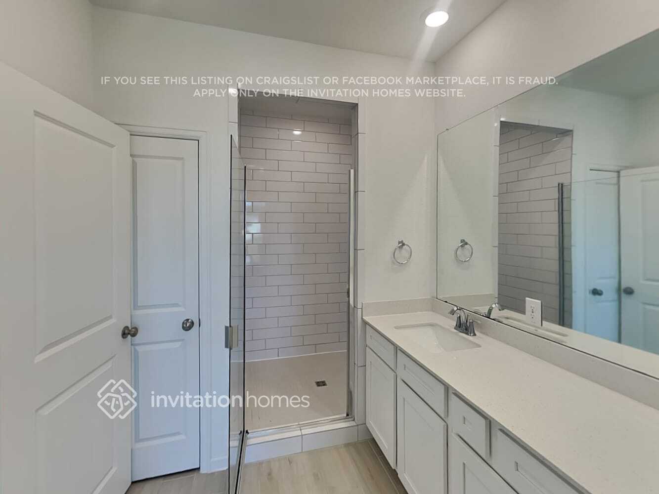 Building Photo - 4026 Champlain Wy