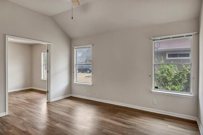 Building Photo - 216 Meadowside Dr