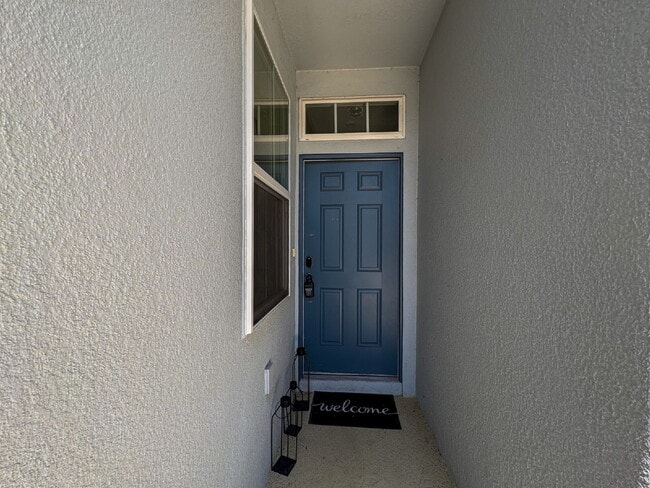 Building Photo - Spacious 3-Bedroom Townhome with garage  i...