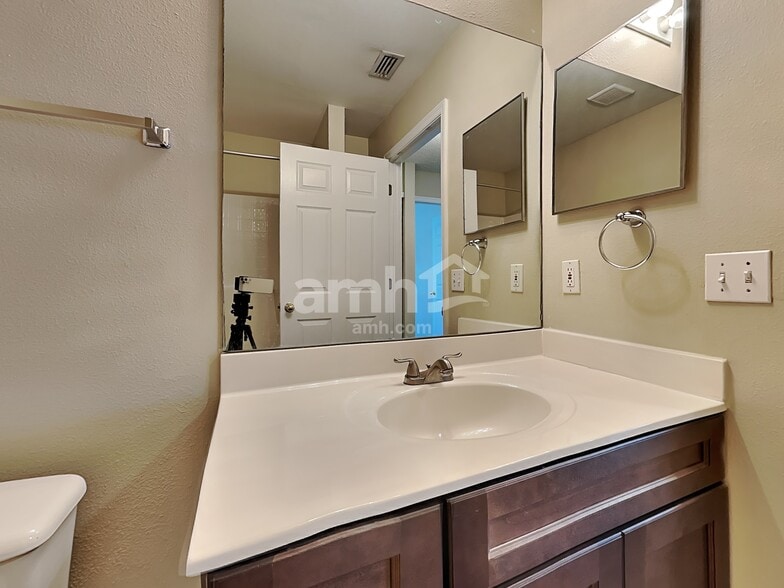 Building Photo - 5920 Rotella Dr