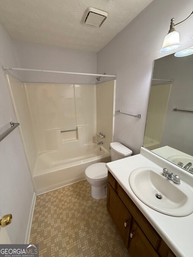 Building Photo - 3897 Saddlecreek Dr
