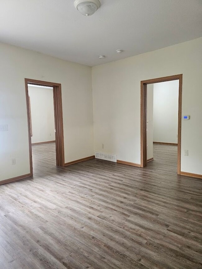 Building Photo - 129 E Reed Ave