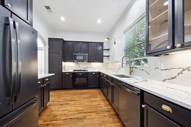 Building Photo - 4013 Blossom St