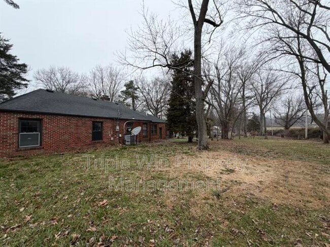 Building Photo - 520 Hentschel Pl