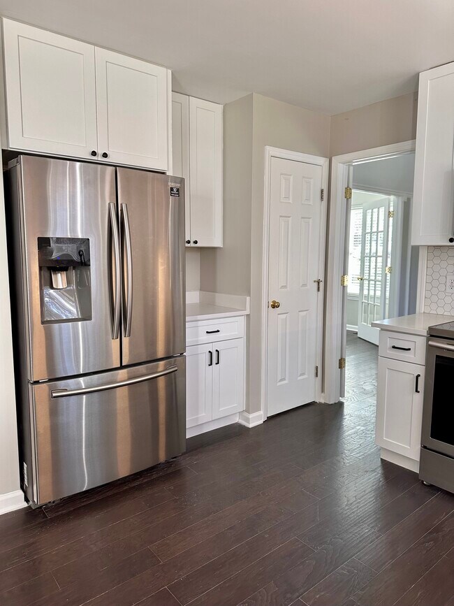 Building Photo - 213 Trailview Dr