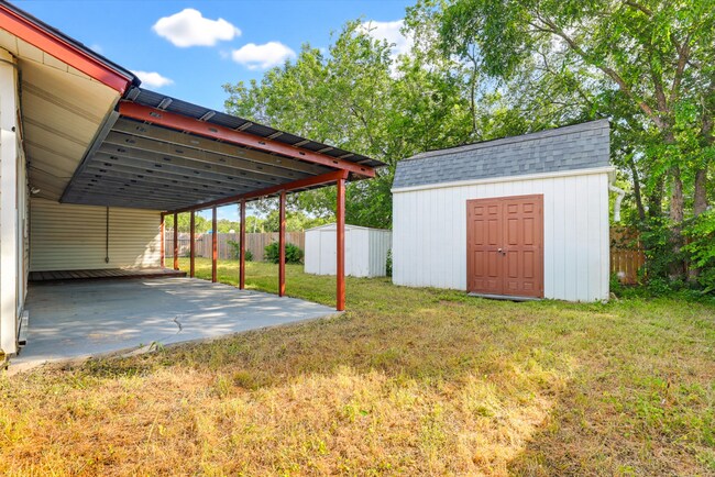 Building Photo - 6602 Spring Brook St