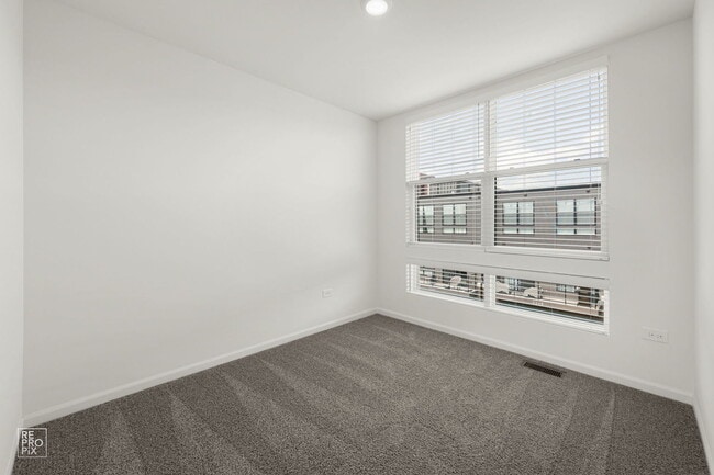 Building Photo - 2246 Venture Dr