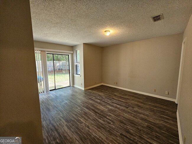 Building Photo - 108 E Lakemont Dr