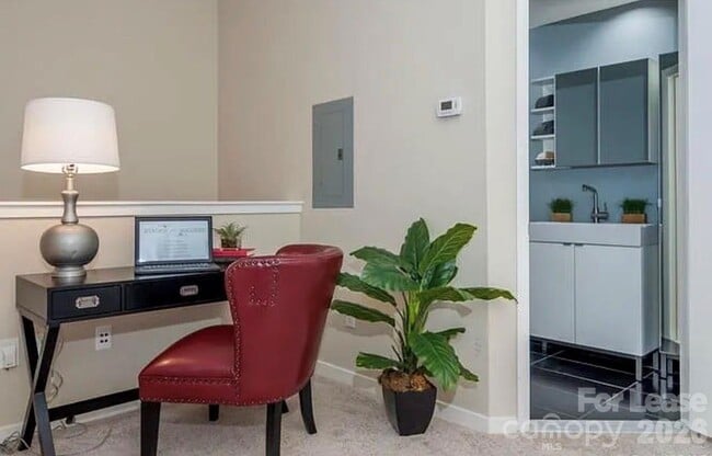 Building Photo - 2125 Southend Dr