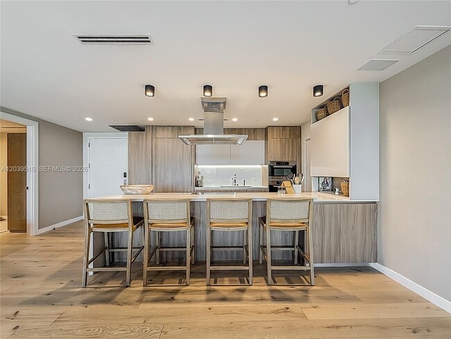 Building Photo - 350 Ocean Dr