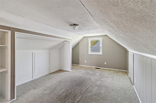 Building Photo - 715 E 258th St