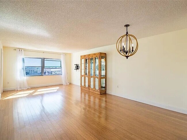 Building Photo - 10th FLR 2B/2BA Waterfront with Panoramic Intercoastal Views in 55+ Community