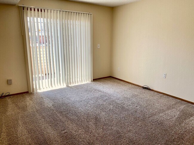 Building Photo - Evolve Real Estate: Beautiful Condo in Garrison Square Available June 3rd!