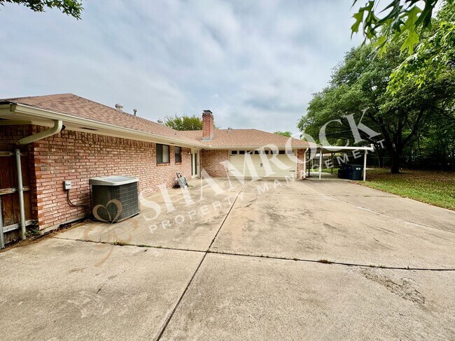 Building Photo - 5740 Lakemont Dr