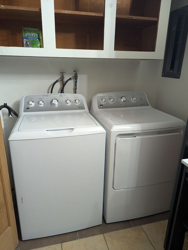 Building Photo - 1460 Marjorie St