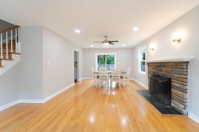 Building Photo - Beautiful Home With an Excellent Location in Potomac, MD