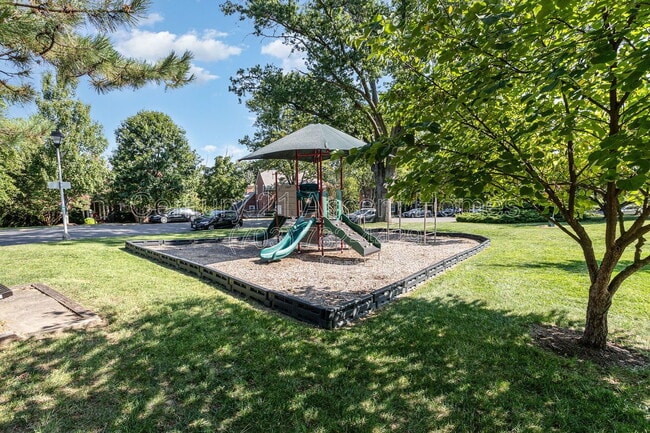 Building Photo - 3342 S Wakefield St