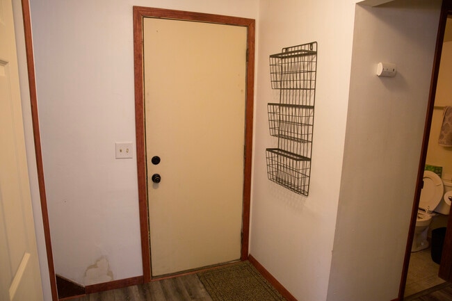 Building Photo - 1317 S Thompson Dr