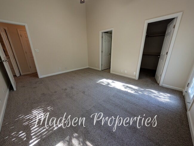 Building Photo - 2737 Manning Ave