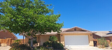 Building Photo - 3 Bedroom in Turtle Rock Complex