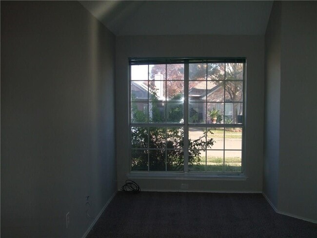 Building Photo - 505 Picketts Dr