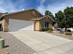 Building Photo - Fabulous 3 Bedroom Rental