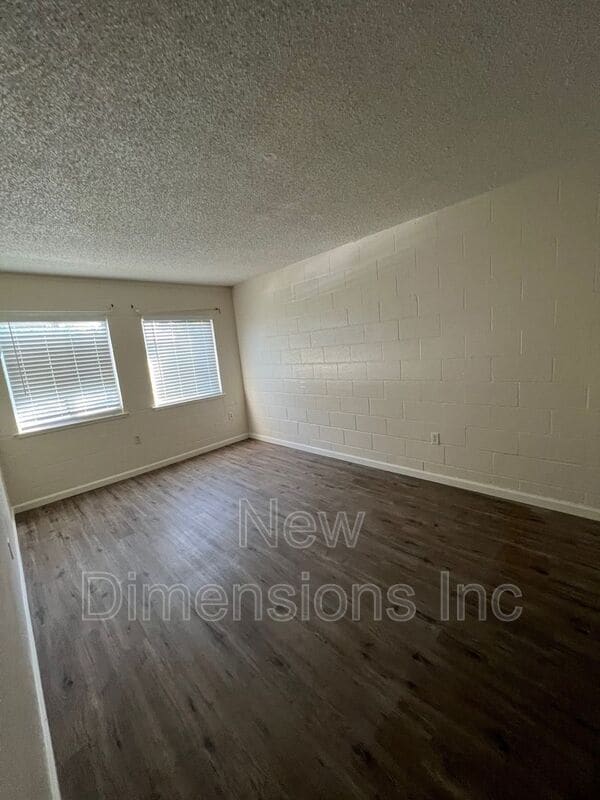 Building Photo - 190 Griswold Way