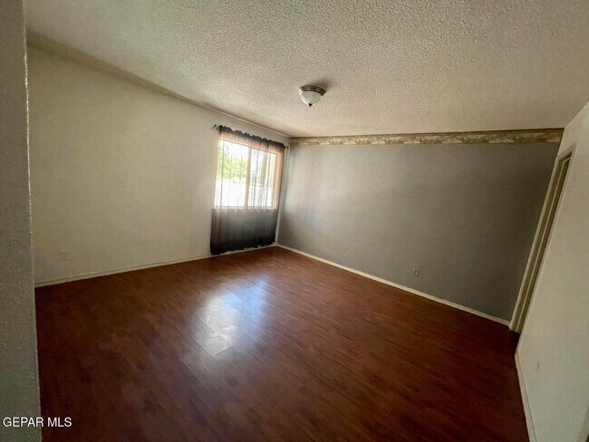 Building Photo - 3033 Tierra Humeda Dr