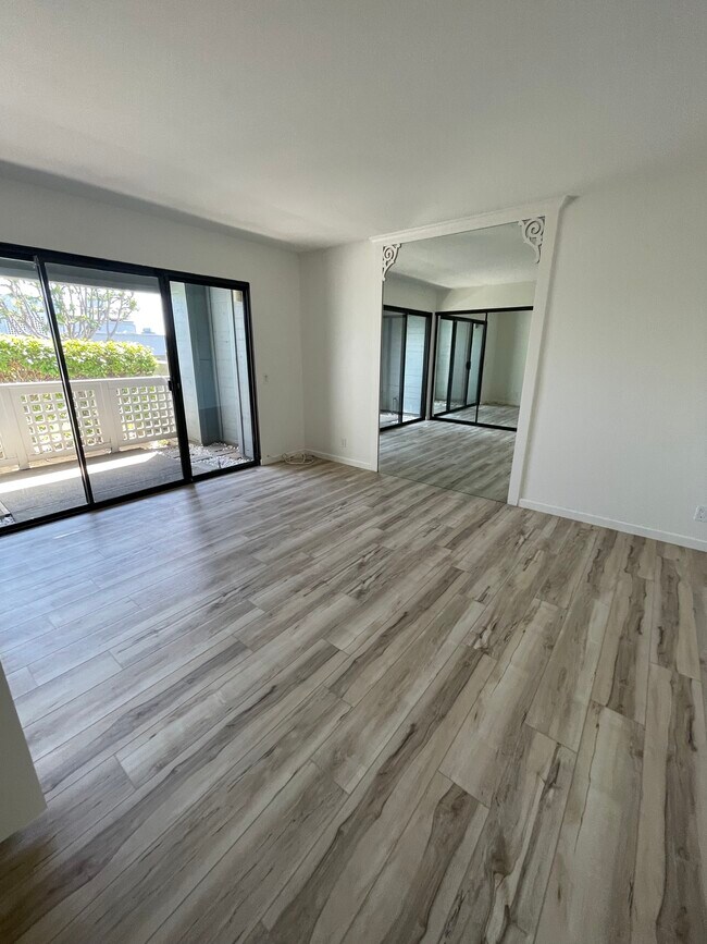 Downstairs bedroom w patio - 811 Spindrift Dr