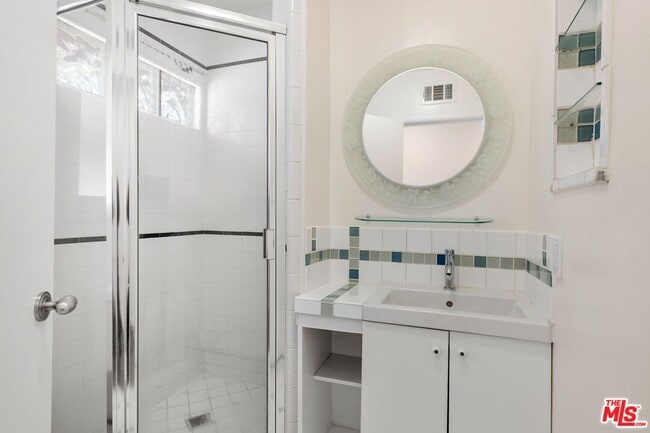 Building Photo - 15543 Del Gado Dr