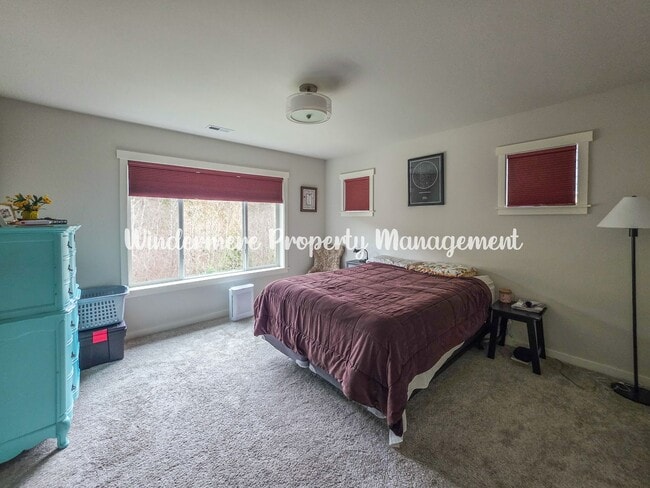 Building Photo - Gorgeous, Spacious 4 bed Home, CK Schools, LARGE fully fenced yard - A/C, close to trails and more!