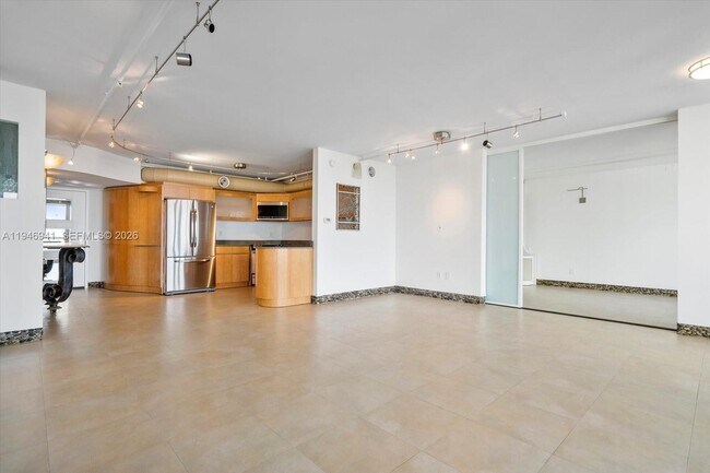 Building Photo - 21205 NE 37th Ave