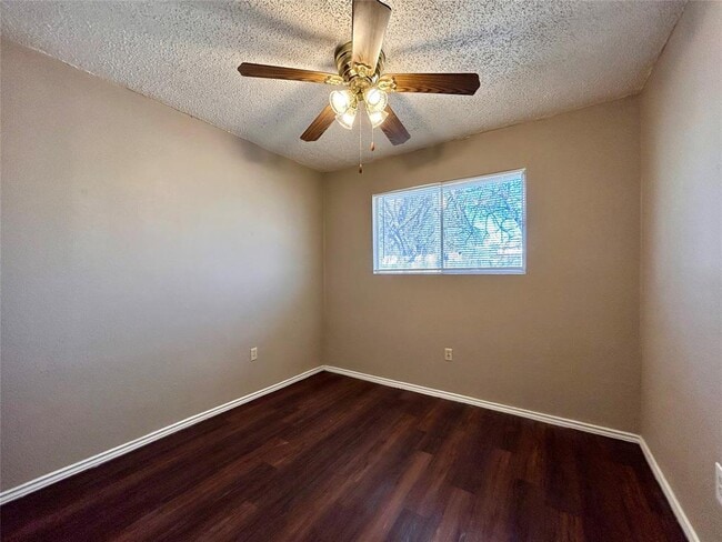 Building Photo - 1502 No Mor Cove