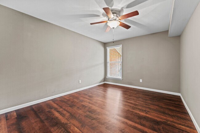 Building Photo - 1943 Greenpoint Dr