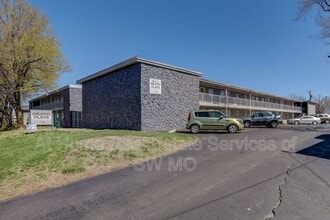 Building Photo - 930 S Campbell Ave