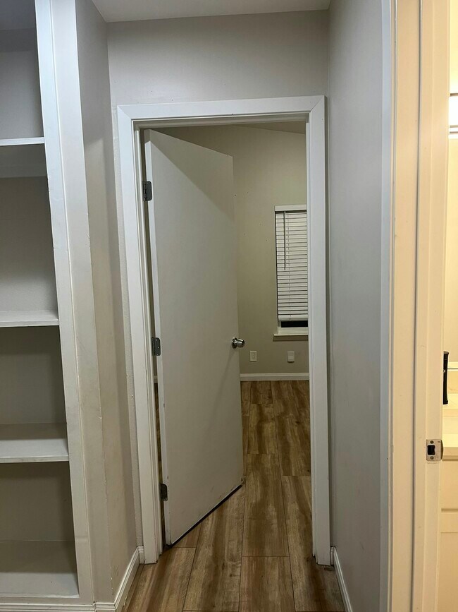 Building Photo - 1904 Hearthstone Dr