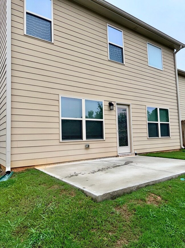 Building Photo - Almost New 4 Bed/2.5 Bath Home in Lovejoy!