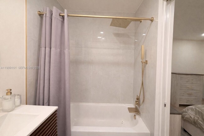 Building Photo - 769 Banks Rd