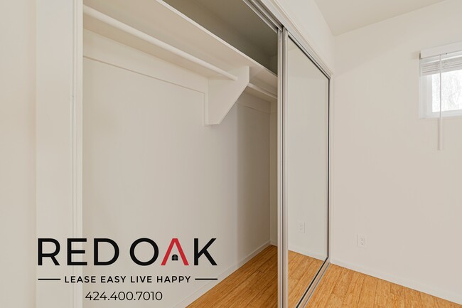 Building Photo - Beautiful One Bedroom with Hardwood Style ...
