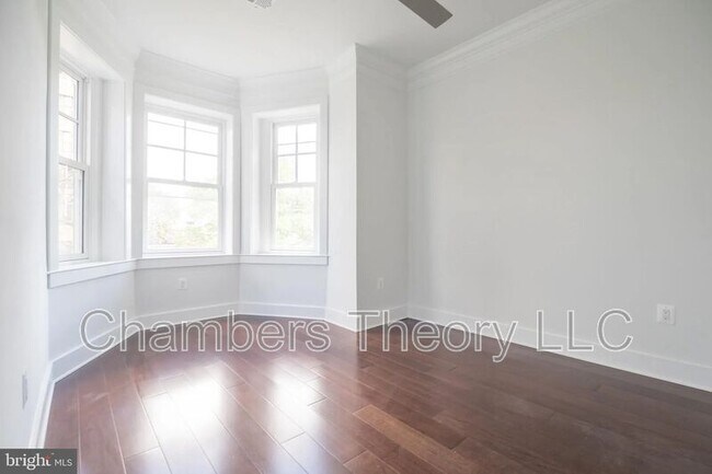 Building Photo - 1640 19th St NW