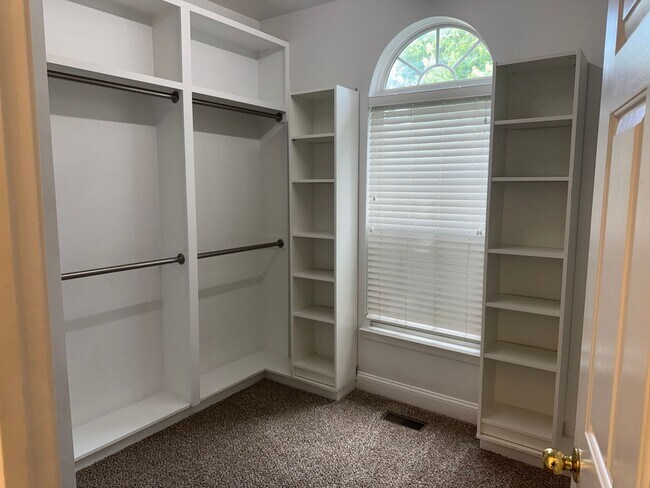 Building Photo - Brentwood 4BR Home