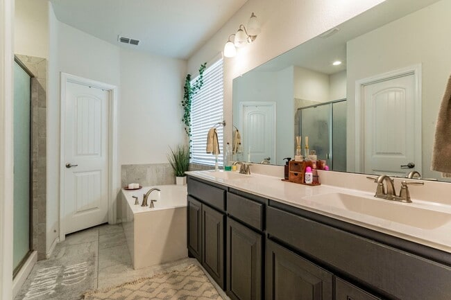 Building Photo - 10320 Lastrup Dr