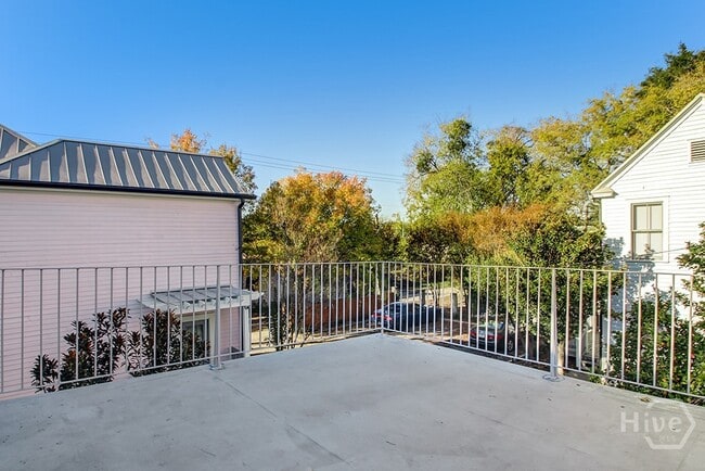 Building Photo - 303 W Henry St